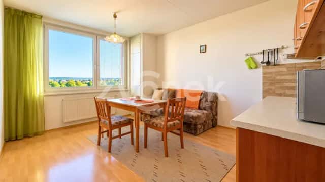 Světlý byt 1+1 s krásným výhledem a potenciálem pro vlastní bydlení i investici | 37,2 m2 | Otrokovice – Kvítkovice, SNP, Otrokovice, okres Zlín