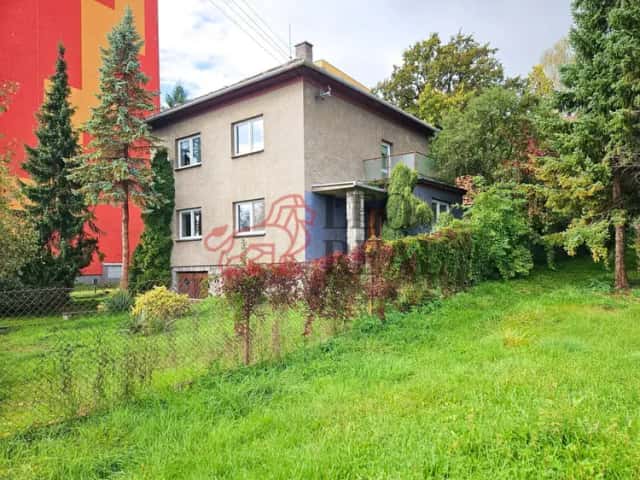 (N425) Prostorný rodinný dům s garáží a zahradou, Nový Jičín