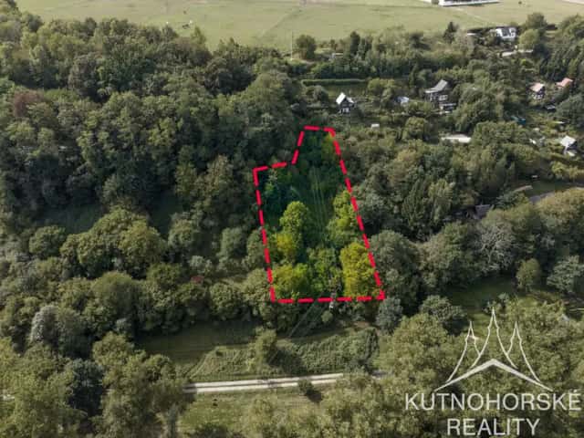 Prodej pozemku 1 707 m2 ve Strenicích u Mladé Boleslavi, Strenice, okres Mladá Boleslav