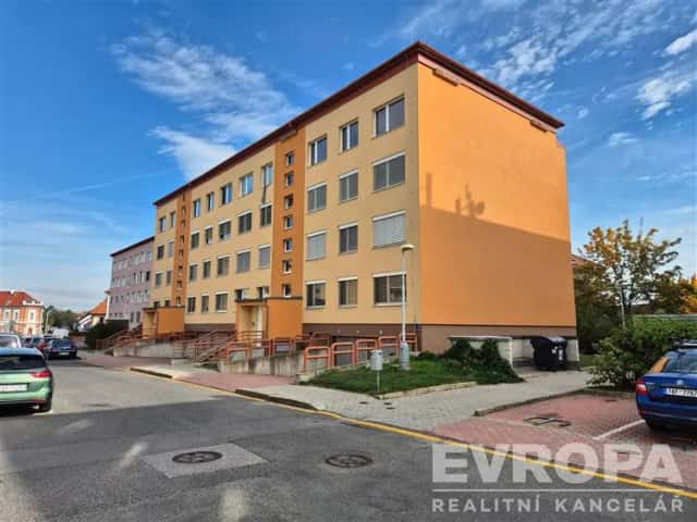 Pronájem bytu 5+1 (100 m2 ), 2× WC – vhodné pro skupinu – Praha-Vinoř, Uherská, Praha