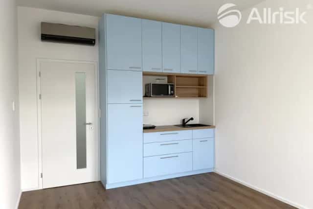 Pronájem moderního ateliéru 1+kk s terasou – Allrisk MERIDIEM, Brno-Komárov, Komárovská, Brno, okres Brno-město