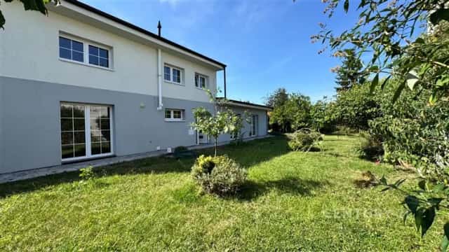 Pronájem rodinného domu 141 m2 se zahradou 575 m2 a garáží, Dobrovíz, Čs. armády, Dobrovíz, okres Praha-západ