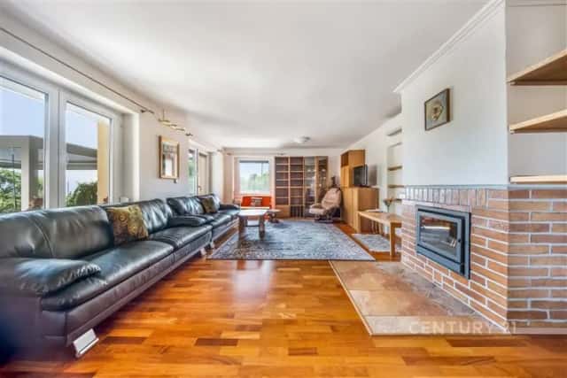 Nabídka pronájmu prostorného bytu 4+1 s terasou a zahradou, Pod urnovým hájem 45, Praha-Zbraslav, ideální pro rodiny, výhled na panorama, Pod urnovým hájem, Praha