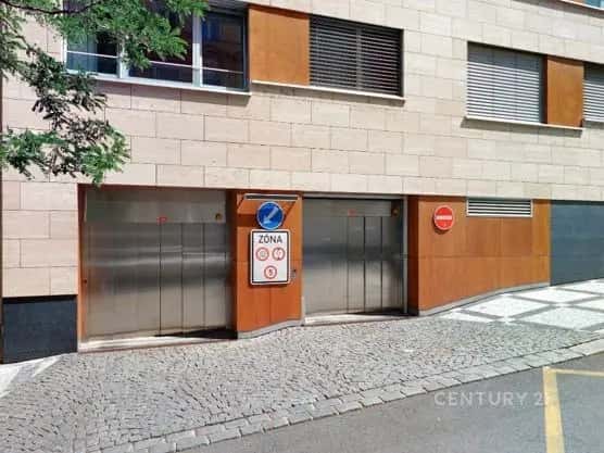 Pronájem garážového stání v moderní rezidenci v ulici Rubešova, Vinohrady, Praha 2, Rubešova, Praha 2
