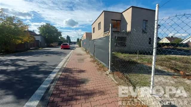 Stavební pozemek s rodinným domem, 1301 m2 - Zlatníky u Prahy, Jesenická, Zlatníky-Hodkovice, okres Praha-západ