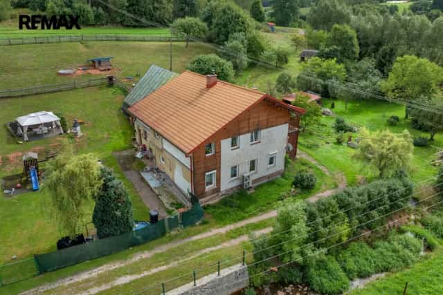 Prostorné rodinné bydlení se zahradou 2 630 m2 – polovina domu v Chotěvicích, Chotěvice, okres Trutnov
