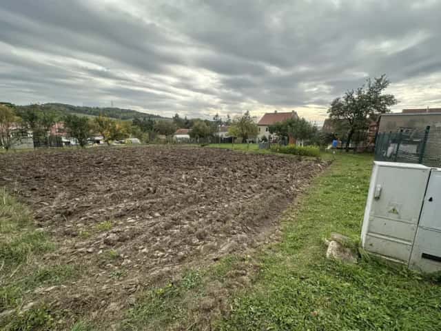 Stavební pozemek na samostatně stojící RD Němčany u Slavkova u Brna, Němčany, okres Vyškov