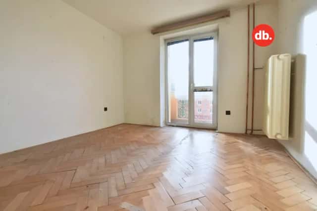 Prostorný byt 2+1 s balkonem a dvěma sklepy, 64 m2, Ostrov, Borecká ul., Borecká, Ostrov, okres Karlovy Vary