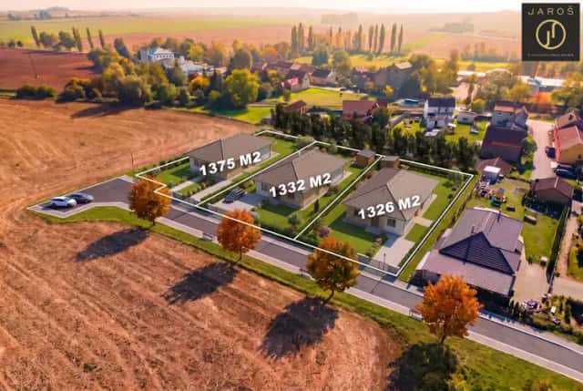 Prodej pozemku 1326 m2, /1362 m2, 1332 m2 /,Kněževes u Rakovníka, Kněževes