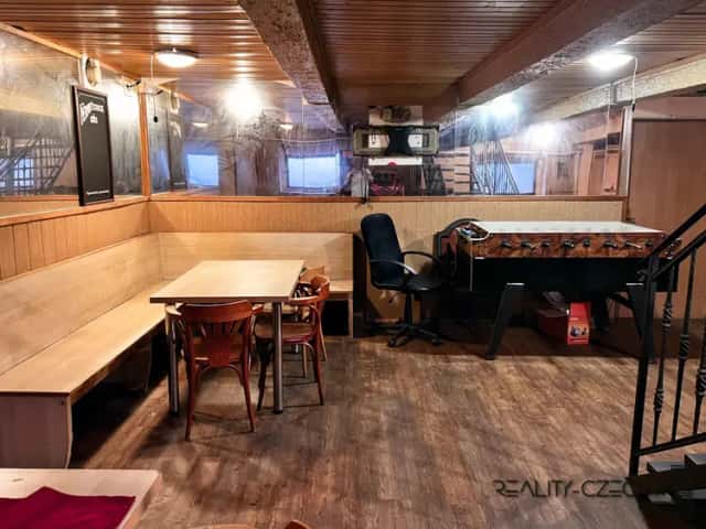 Pronájem nebytových prostor (vybudování obchodu, kanceláře, či výroby ve velkometrážním prostoru 86,5 m2 - Karlovy Vary - Drahovice, Vítězná 390/51, Karlovy Vary