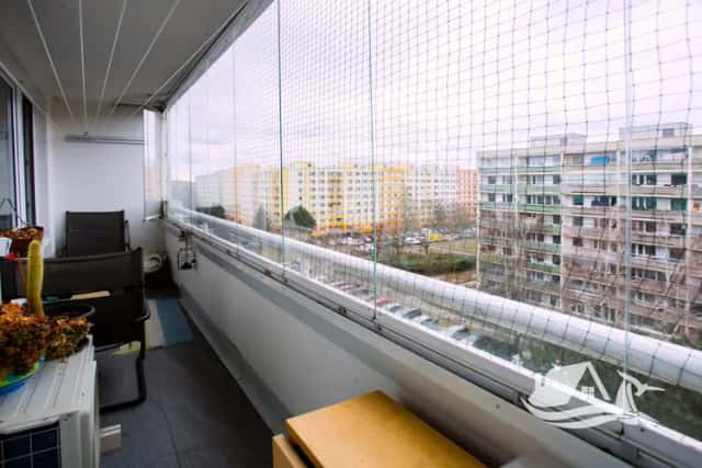 Prostorný byt po rekonstrukci se zasklenou lodžií klimatizací a sklepem u Prokopského údolí Praha 13, Kurzova 2223/14, Praha