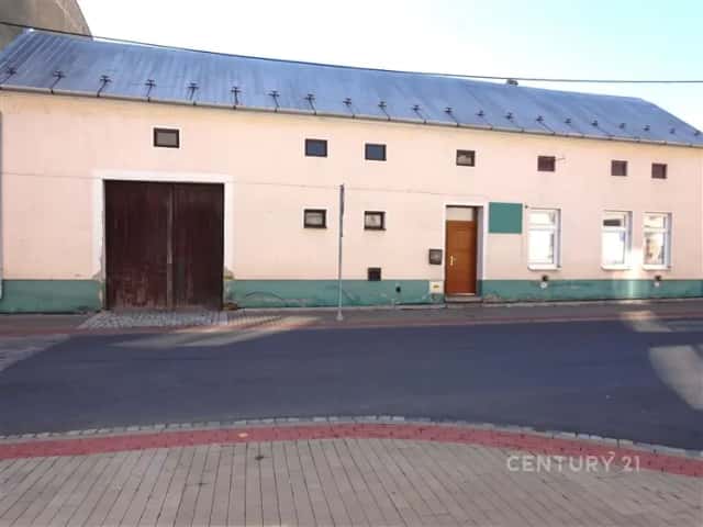 Pronájem komerčního domku 3KK, se zahradou k podnikání, užitná plocha 1259 m2, Zlín-Prštné, Náves, Zlín