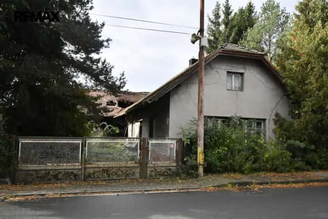 Prodej rodinného domu s pozemkem o výměře 514 m2 v centru obce Třesovice, Třesovice, okres Hradec Králové