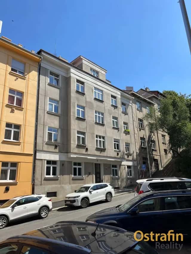 Praha 6 - Břevnov - světlý 2+kk 44 m2 s obrovským sklepem 6 m2 a zahradou ve vnitrobloku., U kaštanu, Praha