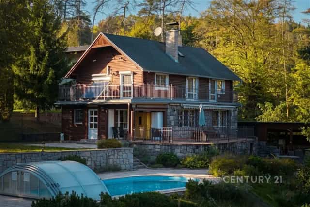 Výjimečné rekreační sídlo v duchu kanadských horských domů (chalet), Hřiměždice, Slapy, Hřiměždice, okres Příbram