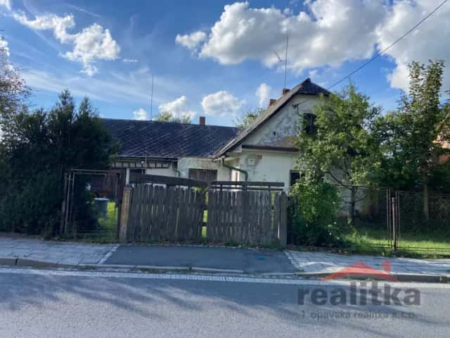 Prodej rodinného domu s garáži a zahradou, pozemek 1.390 m2, Opavská ul., Vítkov, Vítkov, okres Opava