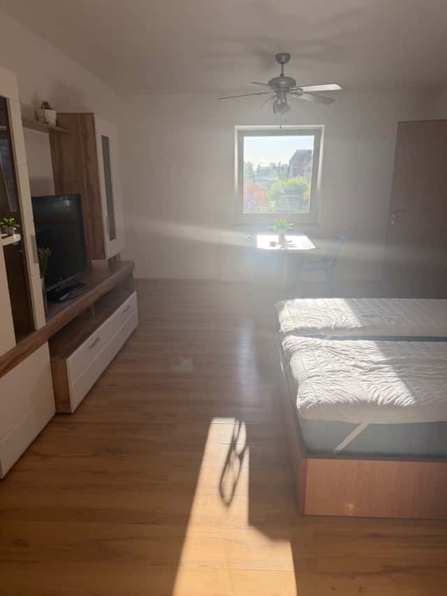 Pronájem bytu 1+1 35 m², U Továren, Praha 10 – Hostivař