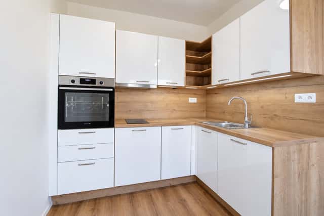 Pronájem bytu 1+kk 31 m², Arnošta Valenty, Praha 9 – Černý Most