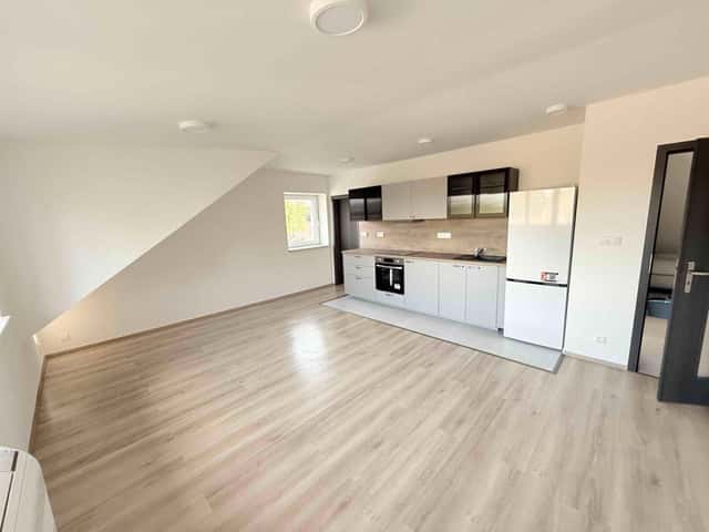 Pronájem bytu 3+kk 56 m², U Zvoničky, Bobnice, okres Nymburk