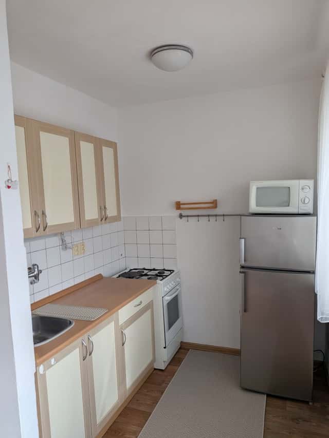 Pronájem bytu 1+kk 28 m², Bělčická, Praha 4 – Záběhlice