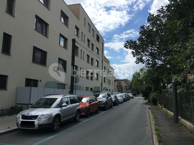 Pronájem bytu 1+kk 33 m², Pod Jarovem, Praha 3 – Žižkov