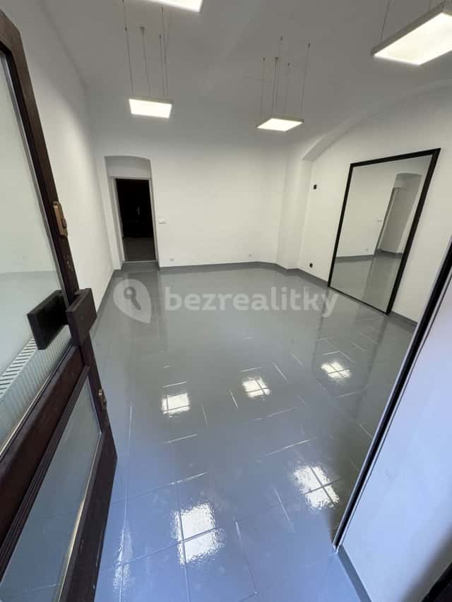 Pronájem komerčního prostoru 35 m², Malátova, Praha 5 – Smíchov