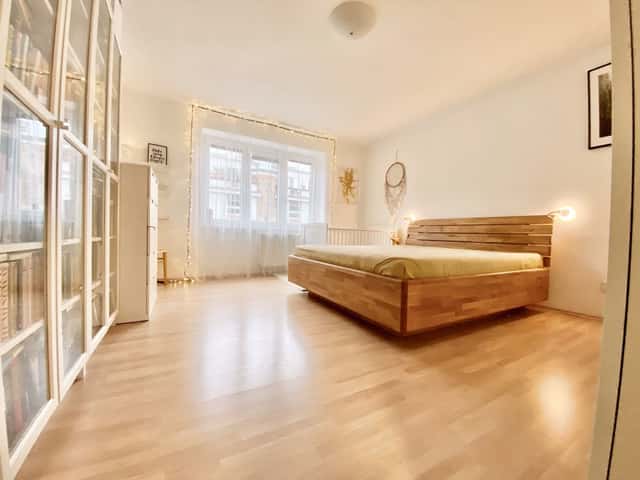 Pronájem bytu 2+kk 50 m², Sámova, Praha 10 – Vršovice