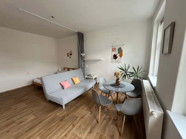 Pronájem bytu 1+1 37 m², náměstí Emy Destinové, Karlovy Vary – Drahovice
