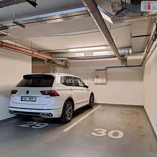 Pronájem garáže 12 m² Praha, Názovská, Praha
