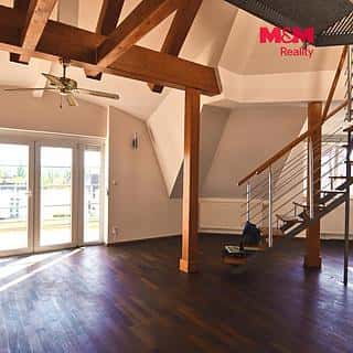 Pronájem bytu 3+1 162 m² Praha, V Novém Hloubětíně, Praha