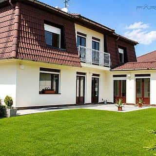Pronájem vily 365 m² Praha, V březinkách, Praha