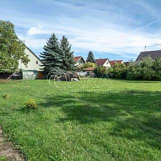 Prodej stavební parcely 599 m² Úžice, Úžice, okres Mělník