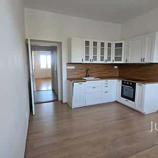 Pronájem bytu 2+1 77 m² Písek, Mírové nám., Písek