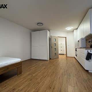 Pronájem bytu 1+kk, garsoniery 36 m² Praha, Salačova, Praha