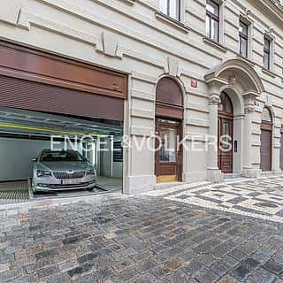 Pronájem parkovacího místa 10 m² Praha, Pštrossova, Praha