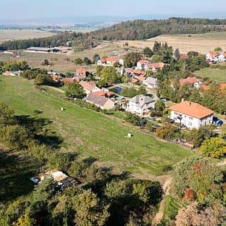 Prodej stavební parcely 5258 m² Daleké Dušníky, Daleké Dušníky, okres Příbram