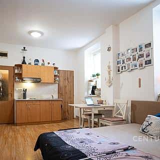 Pronájem bytu 1+kk, garsoniery 27 m² Znojmo, Stojanova, Znojmo