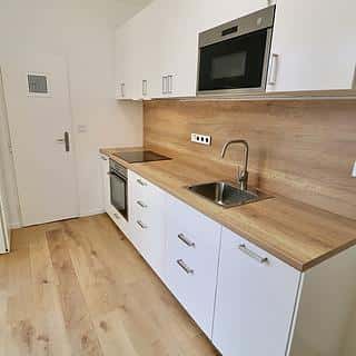 Pronájem bytu 2+1 73 m² Praha, Přístavní, Praha
