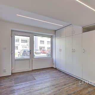 Prodej kanceláře 39 m² Plzeň, Bzenecká, Plzeň, okres Plzeň-město