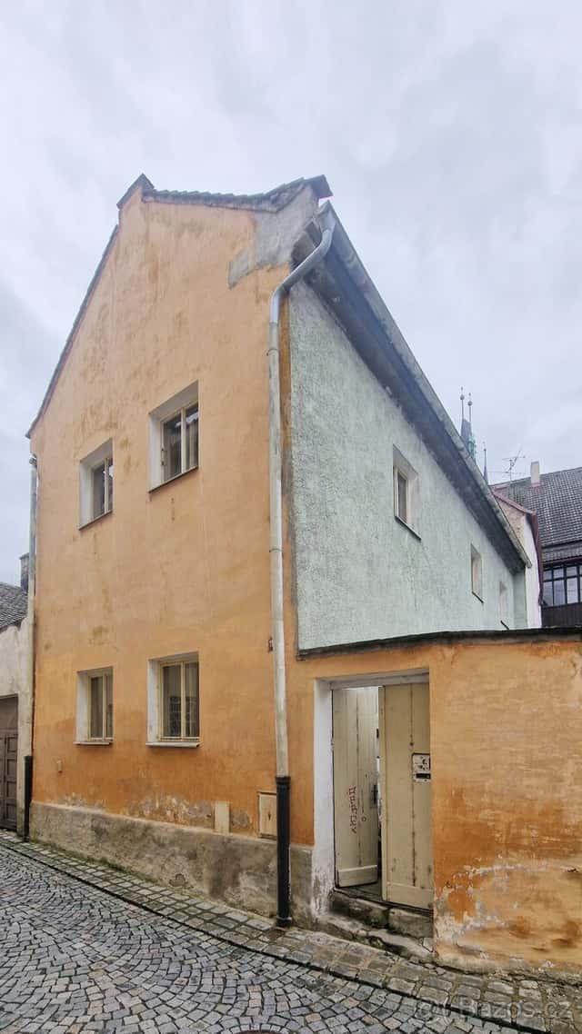 Prodej řadového domu v historickém srdci Loun, okres Louny