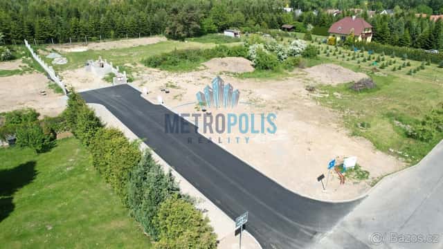 Stavební pozemek v Chýni – 1 240 m² s kompletními inženýrský, okres Praha-západ
