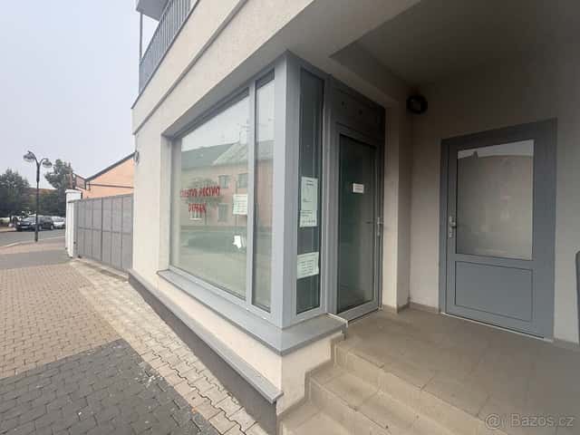 Pronájem obchodního prostoru / prodejny 44,5 m², okres Pardubice