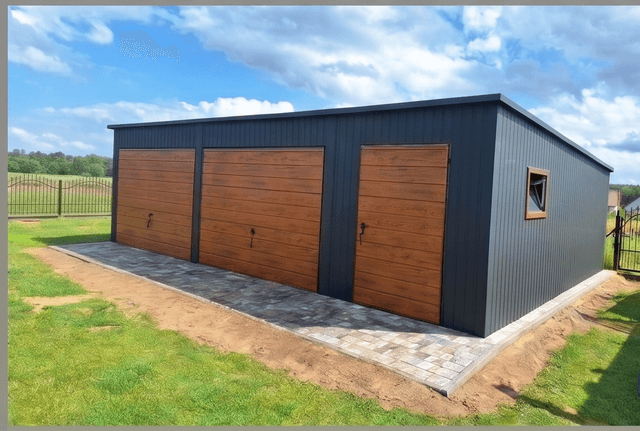 Plechová garáž 8×6 m – grafit tmavý / zlatý dub „BOLESLAV", okres Ústí nad Labem