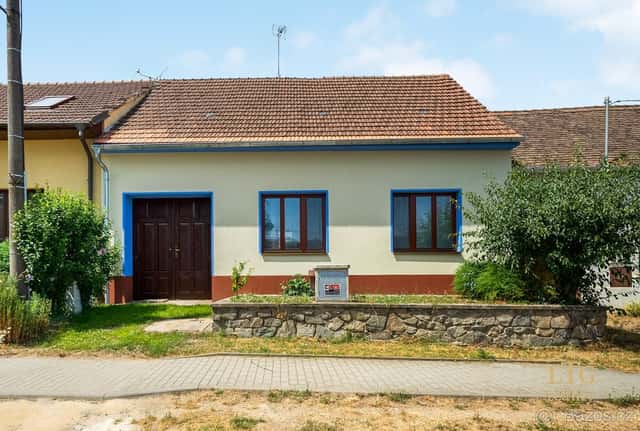 Rodinný dům s potenciálem až 3 bytových jednotek | Petrovice, okres Znojmo