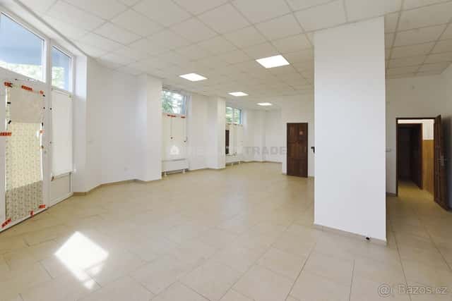 PRONÁJEM OBCHODNÍHO PROSTORU 71,39 M2, VODNÍ 1400, STRAKONIC, okres Strakonice