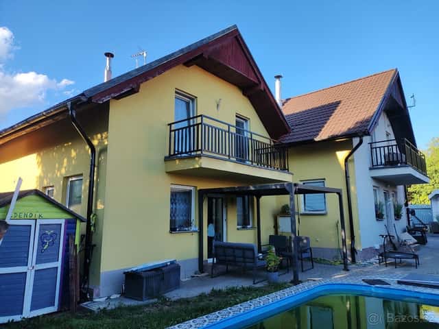 Průhonice . dva domy na jednom pozemku, okres Praha-západ