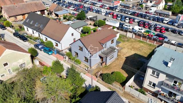 Prodej rodinného domu s obytným podkrovím a zahradou – Pardu, okres Pardubice