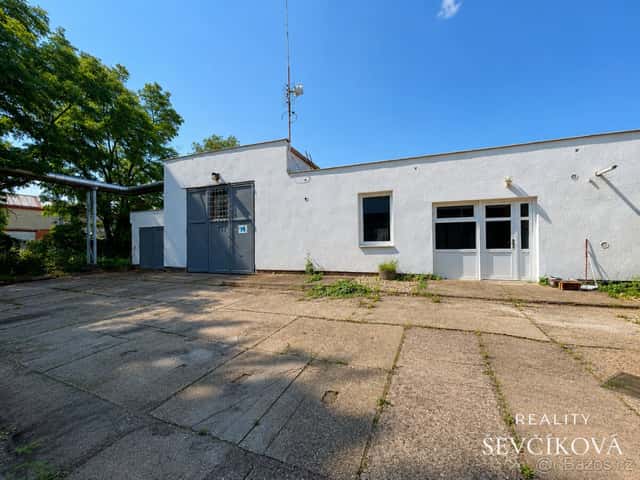 Pronájem dílny/autoservisu, 910 m2 - Panelová, okres Hradec Králové
