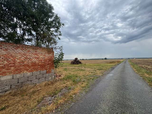 Prodej pozemek 32000m2 Choteč u Holic, okres Pardubice
