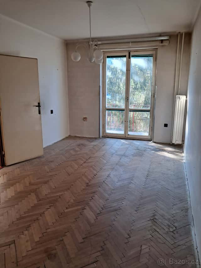 Prodej bytu 3+1 v původním stavu k rekonstrukci, okres Kladno